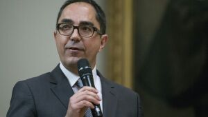 Ex-diretor do Louvre é preso por suspeito de envolvimento no tráfico de antiguidades