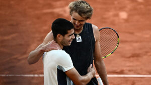 Zverev vence Alcaraz e vai às semifinais de Roland Garros