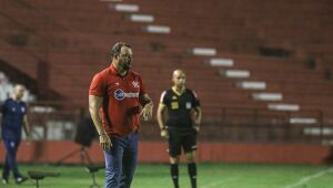 Roberto lamenta repetição de erros, falta de concentração e analisa padrão da Série B