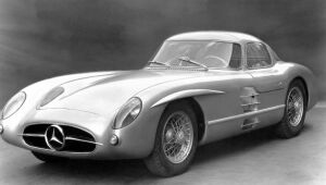 Mercedes de 1955 é leiloado por 135 milhões de euros, recorde para um carro