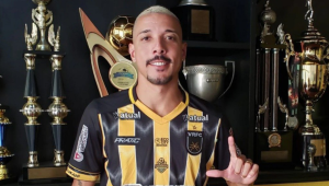 Novo reforço, atacante Hugo Cabral fecha contratação com Santa Cruz