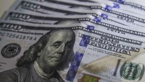 Com terceira queda seguida, dólar fecha o dia cotado a R$ 4,80