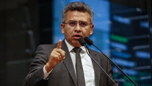 Doriel Barros (PT) admite que Lula tem feito movimentos em direção ao centro na pré-campanha; ouça