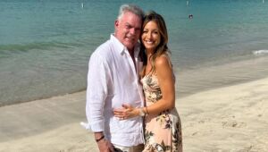 Jacy Nittolo, noiva de Ray Liotta, é cabeleireira e conheceu marido por meio dos filhos