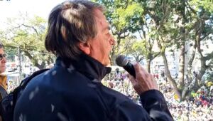 Em aceno a evangélicos, Bolsonaro participa de Marcha para Jesus em Curitiba