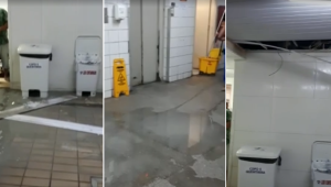 Corredor do Hospital da Restauração é tomado por água suja após obstrução em tubulação