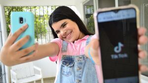 Geração TikTok: por que a rede social faz tanto sucesso e quais os efeitos na rotina dos jovens?