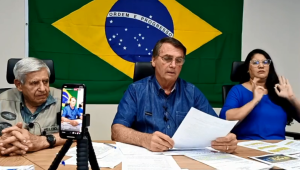 Bolsonaro pede que brasileiros vistam camisa da Seleção para votar