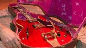 Guitarra que causou separação do Oasis é leiloada por 385 mil euros