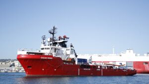 Barco 'Ocean Viking' socorre 158 migrantes no Mediterrâneo
