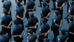 Rio de Janeiro terá câmeras em uniformes de PMs a partir de segunda (30)