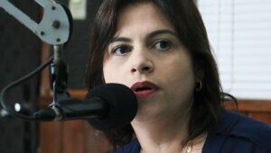 Priscila Krause (Cidadania) aponta que múltiplas candidaturas enfraquecem Frente Popular; ouça