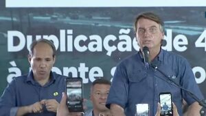 Em tom de campanha, Bolsonaro relaciona uso de armas de fogo com 'segurança da democracia'
