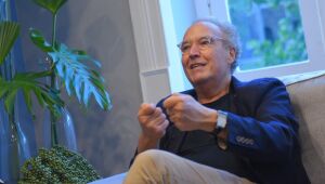 Estrategista da comunicação Nizan Guanaes visita a Folha de Pernambuco