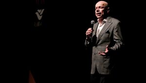 "Comece agora", diz Leandro Karnal sobre o futuro, em palestra no Recife