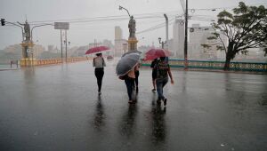 Pernambuco e mais 4 estados do Nordeste têm alerta de chuva intensa até o fim de semana