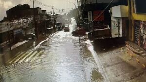 Chuva dá trégua, mas alagamentos persistem no Recife; veja pontos