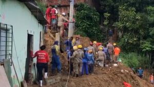 Bombeiros encontram corpos de casal desaparecido em deslizamento em Olinda