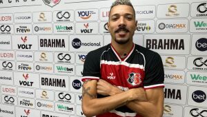 Santa Cruz apresenta atacante Hugo Cabral, novo reforço para a Série D