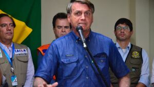 "O governador tem que esquecer essa questão política e arregaçar as mangas", diz Bolsonaro no Recife