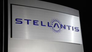 Stellantis: mercado de automóveis pode entrar em colapso se os veículos elétricos não baratearem