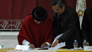 Governo e indígenas assinam ata encerrando protestos no Equador