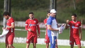 Roberto Fernandes lamenta série de desfalques do Náutico para encarar o Brusque