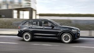 BMW iX3 tem versão 100% elétrica e autonomia para rodar 476 km com uma recarga completa