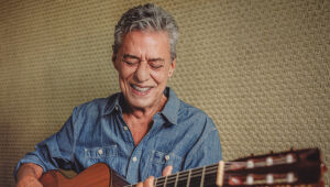 Venda de ingressos para o show de Chico Buarque no Recife será aberta nesta terça-feira (28)