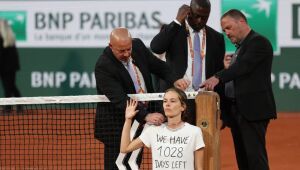 Partida de Roland Garros é interrompida por invasão