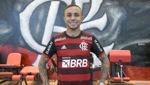 Flamengo anuncia contratação de Everton Cebolinha