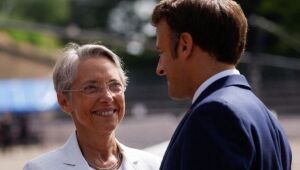 Macron confirma primeira-ministra francesa para formar governo em julho