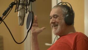 Vaquinha virtual busca apoio ao percussionista Airto Moreira, debilitado por uma pneumonia