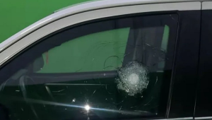 Carro blindado de vereador da cidade do Rio de Janeiro é alvo de tiros