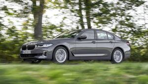 Novo BMW 530e chega mais luxuoso, híbrido plug-in e faz quase 26 km/l; há versão de R$ 452.950