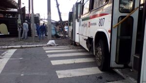 Mulher morre atropelada por ônibus em avenida da Zona Sul do Recife