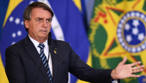 Bolsonaro diz ter ligado para família de policial morto no Alemão, mas não para demais vítimas