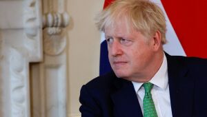 Deputados britânicos debatem sanção a Boris Johnson por mentir ao Parlamento