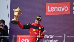 Carlos Sainz conquista, no GP da Inglaterra, sua primeira vitória na F1