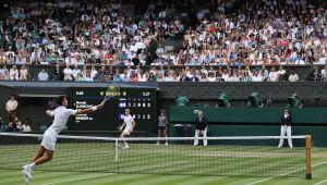 Djokovic bate Sinner em 5 sets e vai às semis de Wimbledon