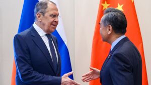 Chanceleres de Rússia e China se reúnem em Bali antes do G20