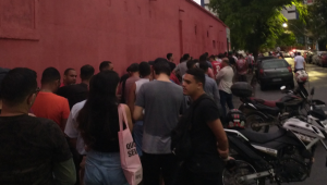 Fila para troca de ingressos do Todos com a Nota nos Aflitos dá volta no quarteirão