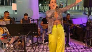 Samba: Carla Rio festeja aniversário no Bairro do Recife