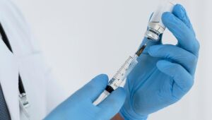 Reino Unido aprova vacina da Moderna contra a variante ômicron