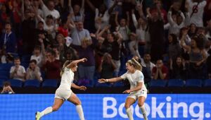 Inglaterra vence Espanha na prorrogação por 2x1 e vai às semifinais da Eurocopa feminina