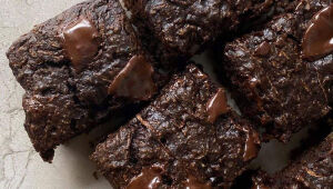 Aprenda a fazer brownie com base de abobrinha
