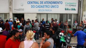 Auxílio Brasil: "As prefeituras não estão dando conta", diz especialista