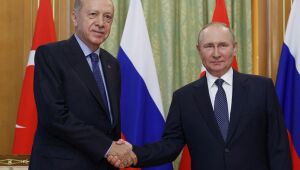 Rússia e Turquia fecham acordo para melhorar cooperação econômica e energética