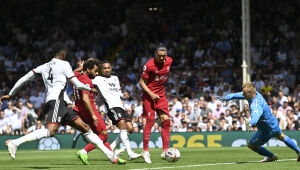 Liverpool empata com Fulham na estreia do Campeonato Inglês