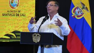 Petro propõe ampliar legalização da maconha na Colômbia